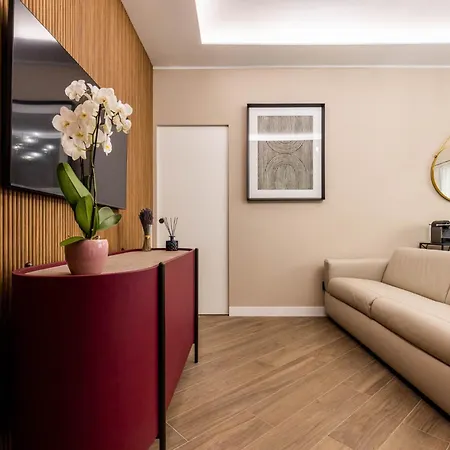 Gogh Golden House Next To Duomo 米兰