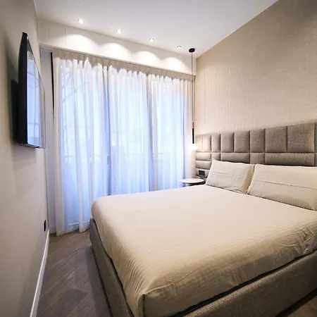 Monet Golden House Next To Duomo *