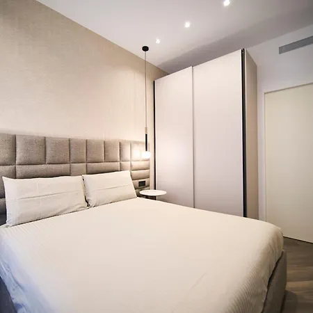 Monet Golden House Next To Duomo * Μιλάνο