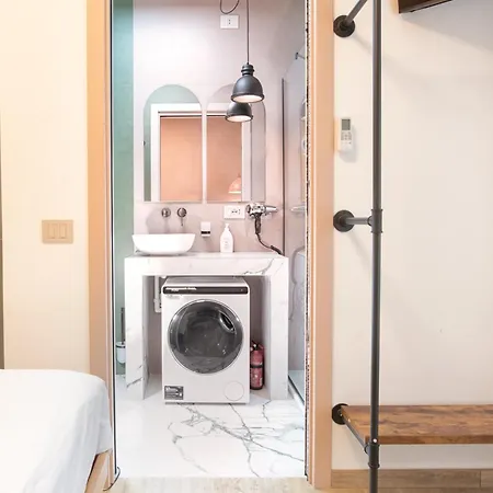 Pink Flamingo Balcony By Station ميلان