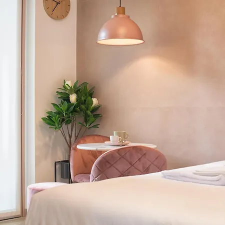 Apartment Pink Flamingo Balcony By Station Milan
