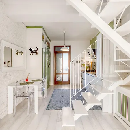 Bright Loft - Free Private Parking Apartment Milan