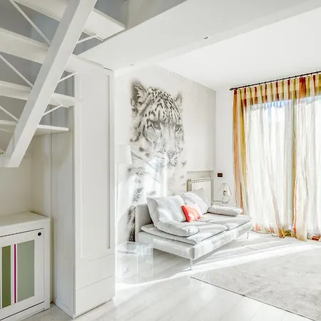 Bright Loft - Free Private Parking Apartment