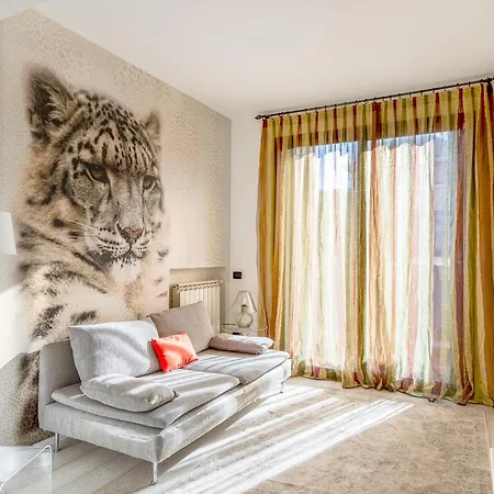 Bright Loft - Free Private Parking Apartment