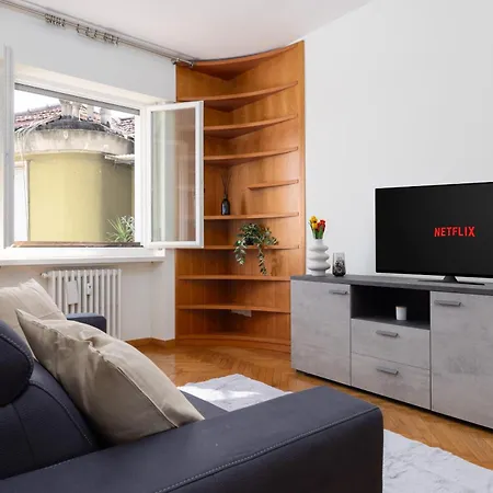 Black & White Vista Duomo 400 Metri דירה *