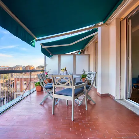 Spacious Penthouse With Panoramic Terrace - 20 Minutes From San Siro & Duomo Apartment Mailand