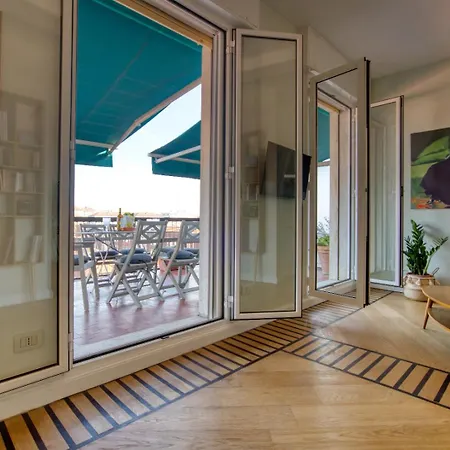 Spacious Penthouse With Panoramic Terrace - 20 Minutes From San Siro & Duomo Apartment