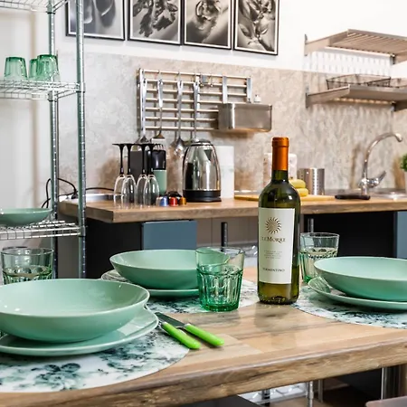 Apartment Loreto - Cozy Apartment, Metro 1