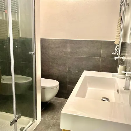 Alla Moda Milano Porta Romana M3 Lodi Tibb Self-Check-In * Milan