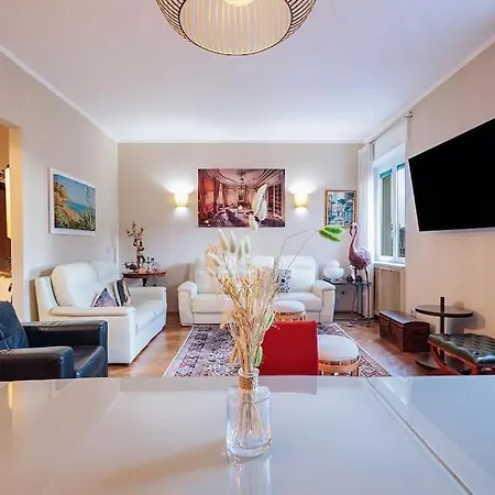 Stylish And Perfect Place For Families And Friends Apartment