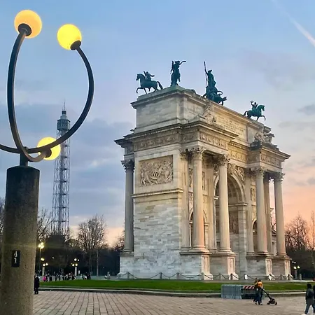 Arco Della Pace -4 Bed Apartment Milan
