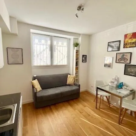 Apartment The Small White House In Milan