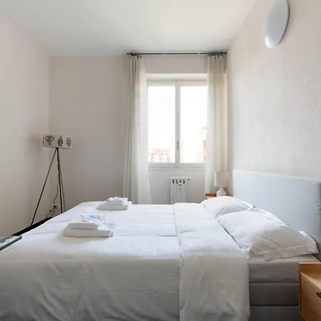 شقة Guesthost - Corvetto M3 - Comfy With Balcony!