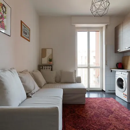 Lägenhet Guesthost - Corvetto M3 - Comfy With Balcony! Milano