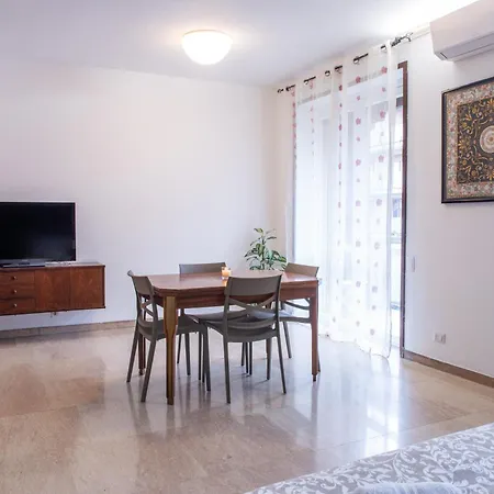 Centrale Vicino Metro E Duomo, Con 2 Bagni E Aria Condizionata Daire