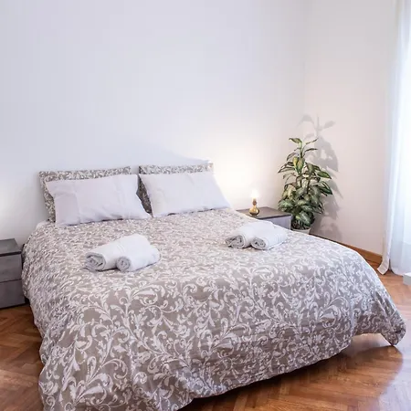 Centrale Vicino Metro E Duomo, Con 2 Bagni E Aria Condizionata Daire Milano