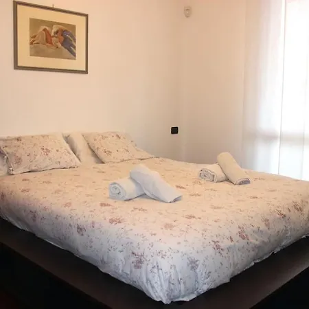 Lägenhet Parking + Balcony Accogliente Bilocale Milano