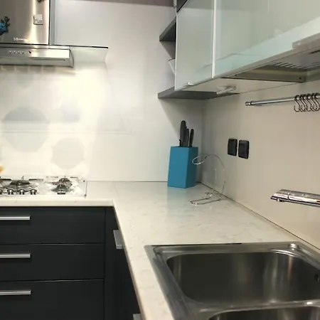 Parking + Balcony Accogliente Bilocale Apartment Milan