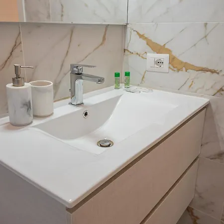 Duomo Elegant Flat דירה מילאנו