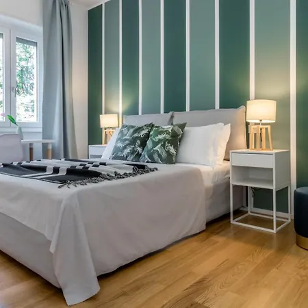 Joivy Delightful Flats Near Citylife District Daire