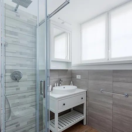 Guesthost - Affori M3 Modern And Cozy Apartment Mailand