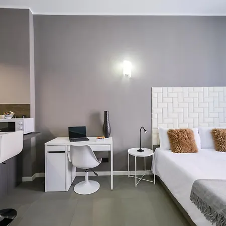 Piazza Della Scala 3 *