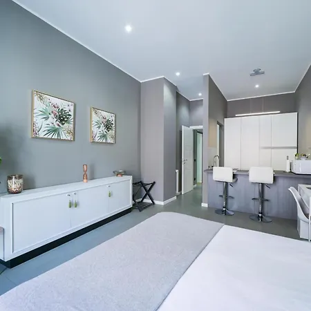 Piazza Della Scala 3 *