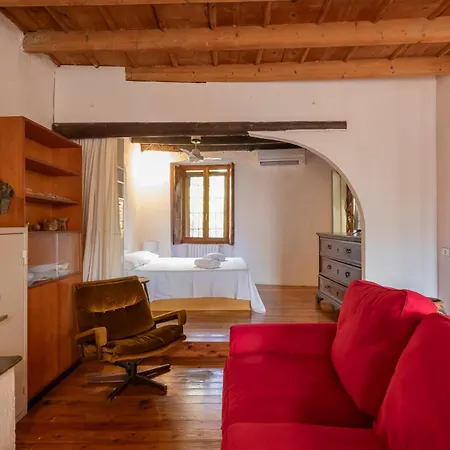 Navigli, Caratteristico Milanese Διαμέρισμα *