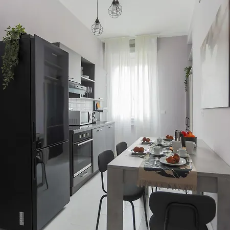 The Rent - Spacious One-bedroom In Moscova District *