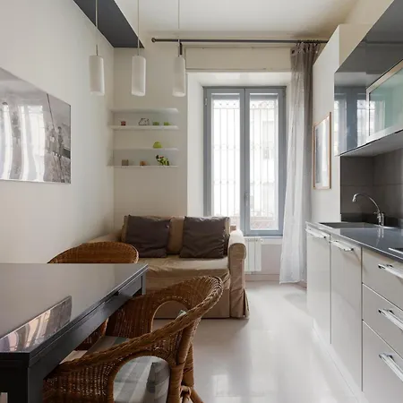 Guesthost - Bright - 650 M Far From Arco Della Pace Milano