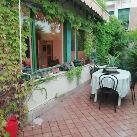 Romantico Attico Con Terrazzo In Centro