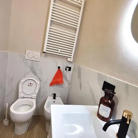 Casa Cloclo: Design & Vintage Above Subway Milán