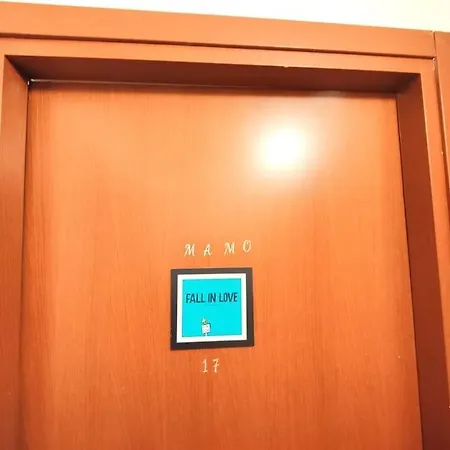 Casa Mamo: Design & Vintage Above Subway Daire Milano