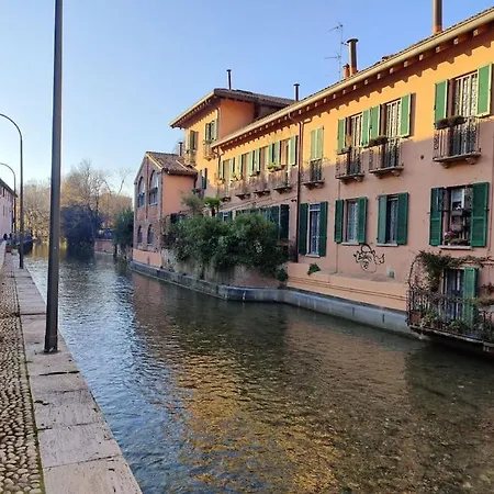 Casa Mamo: Design & Vintage Above Subway Milano