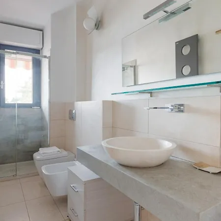 Bright With Balcony And Terrace Appartamento *