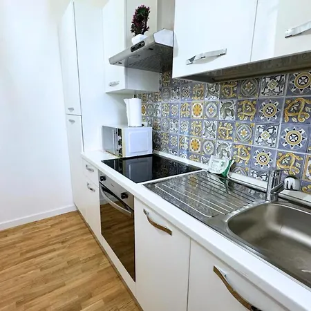 House- 1 Min Metro - 15 Min Duomo * Mediolan