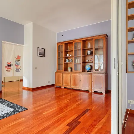 Ample With Private Parking Apartment