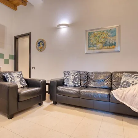 Apartment Charming Near The Park - 2 Bedrooms - Center