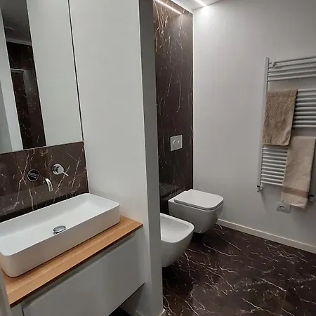 Moderno Tra Stazione E Loreto Apartment *