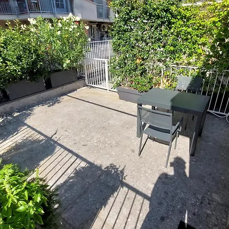 Moderno Tra Stazione E Loreto *