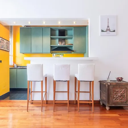 At - Turati/porta Nuova *