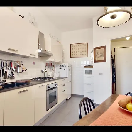 Luminoso Bilocale A 10 Min Dal Quartiere Moda E Design Apartment Mailand