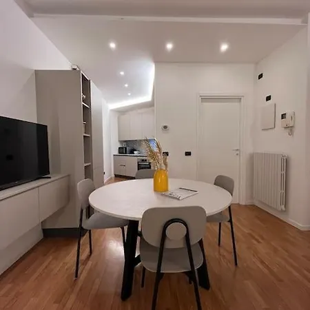 Aurora Rho Fiera Apartment *