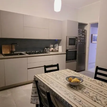 Confortevole Stanza In Condiviso A Due Passi Dall'aeroporto Di Linate Homestay Milan