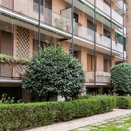 Confortevole Stanza In Condiviso A Due Passi Dall'aeroporto Di Linate Homestay