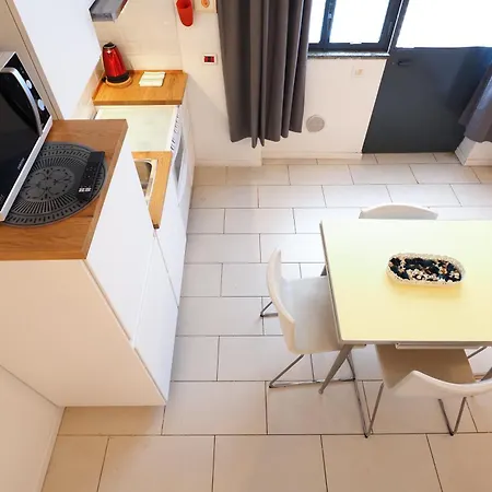 Apartman Primopiano - Acerenza Flats Milánó