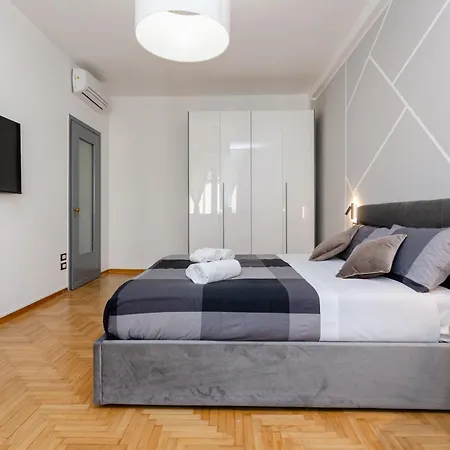 Vivimihome-Navigli Balcony & Parking Милан