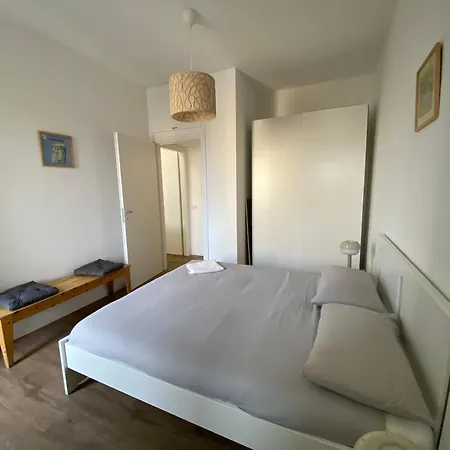 Daniela's Spazioso Ai Navigli Apartment