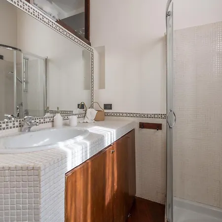 Apartment Charme Milan-300m Dal Duomo