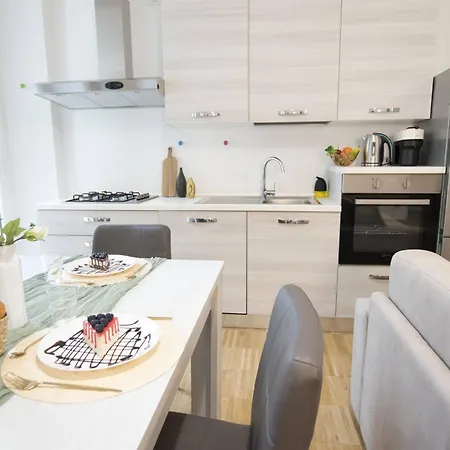 We - Premuda Boutique, * Mediolan